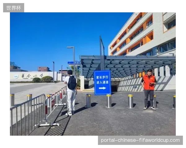 城市路跑赛道引入多机位调度容灾备份，有效规避了复杂城市遮挡带来的信号盲区